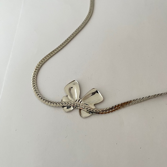 Vintage Bow Necklace Herringbone Chain Bow Pendant - Picture 3 of 4